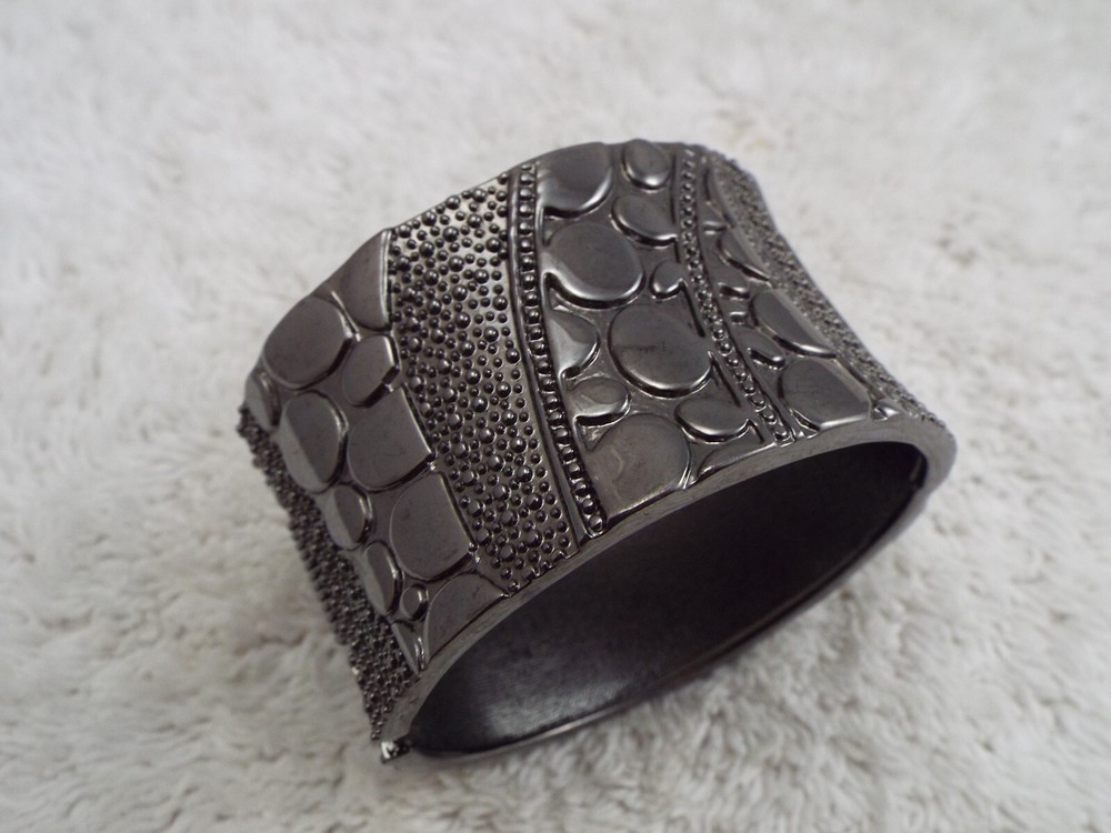 Gunmetal Hinged Bracelet (D78)