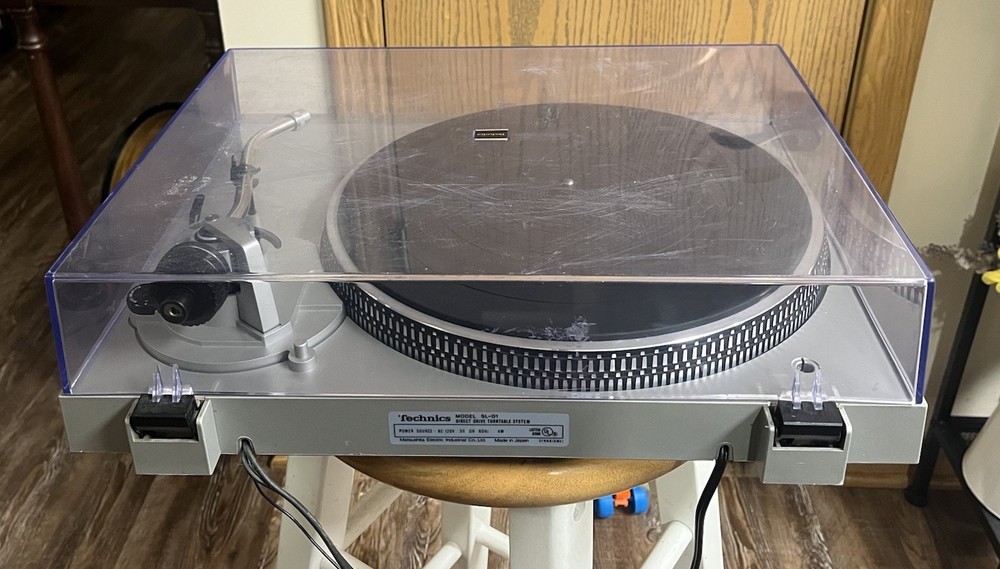 Technics SL-D1 Direct Drive Automatic Turntable System Record Player Turns On