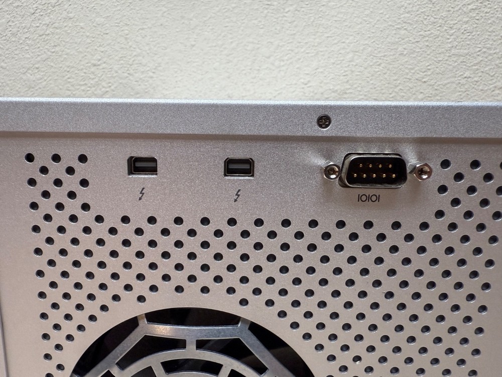 Promise Pegasus R4 4-Bay Thunderbolt RAID (4×2TB = 8TB) Storage Array