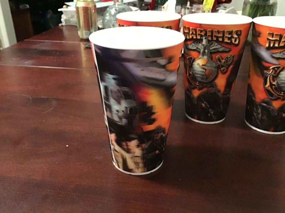 4 Plastic holographic cups Marines