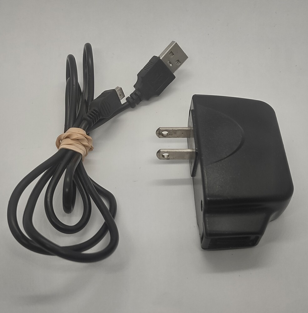 Magellan Maestro 3210 GPS Unit With Charger