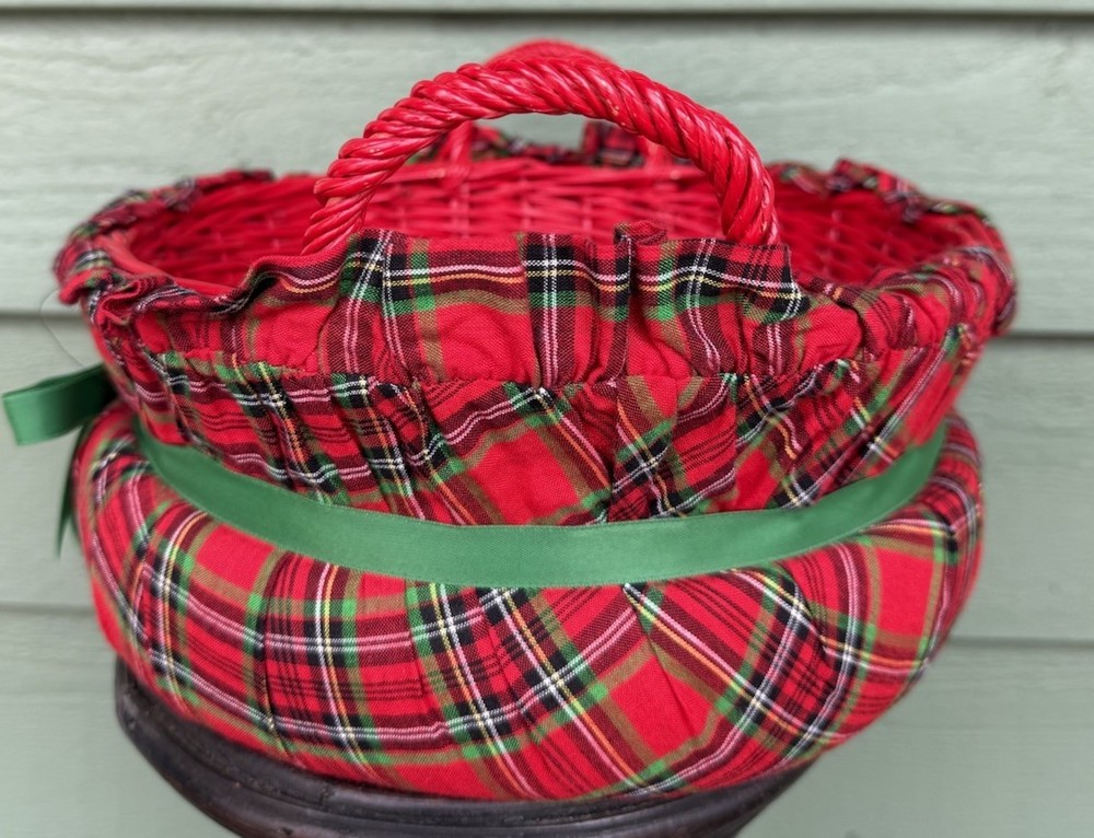 Round Christmas Basket, Red Plaid