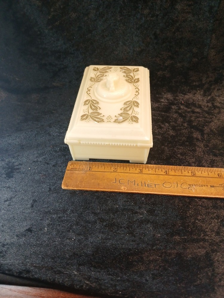 Plastic Vanity Set Gold Leaf Accents Vintage