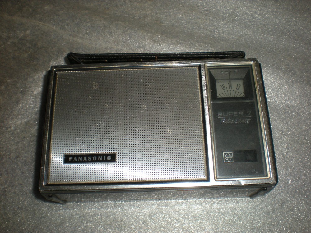 Vintage Panasonic Super 7 Solid State Transistor Radio R-1158