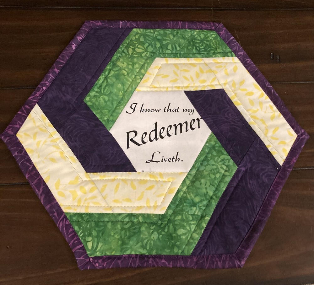 🌷🐣🌟 March Easter Redeemer Hexagon Quilted Table Topper & Trivet 🌟🐣🌷