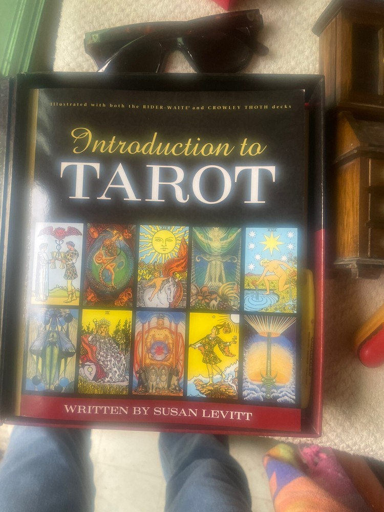 The Complete Introduction To Tarot Kit Opened