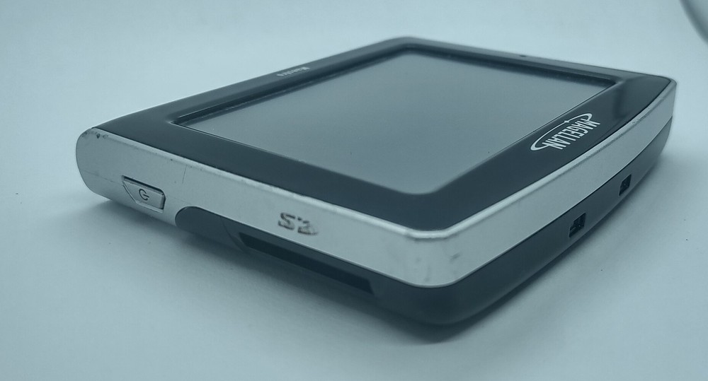 Magellan Maestro 3210 GPS Unit With Charger