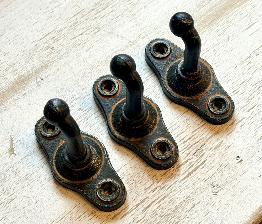 4 Antique Black Brown Cast Iron Rusted Wall-Mounted Hook with Rustic Finish