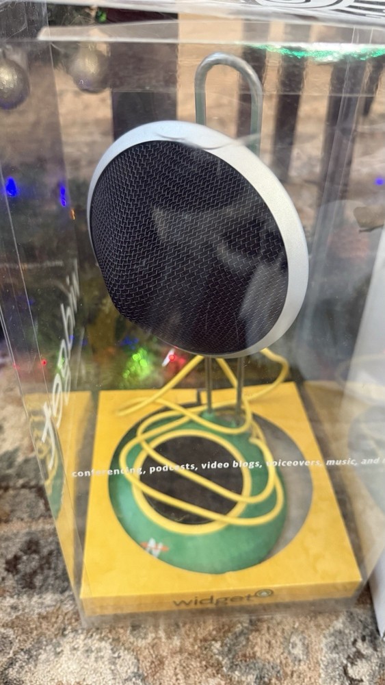 Widget A Desktop USB Condenser Microphone Green/Yellow