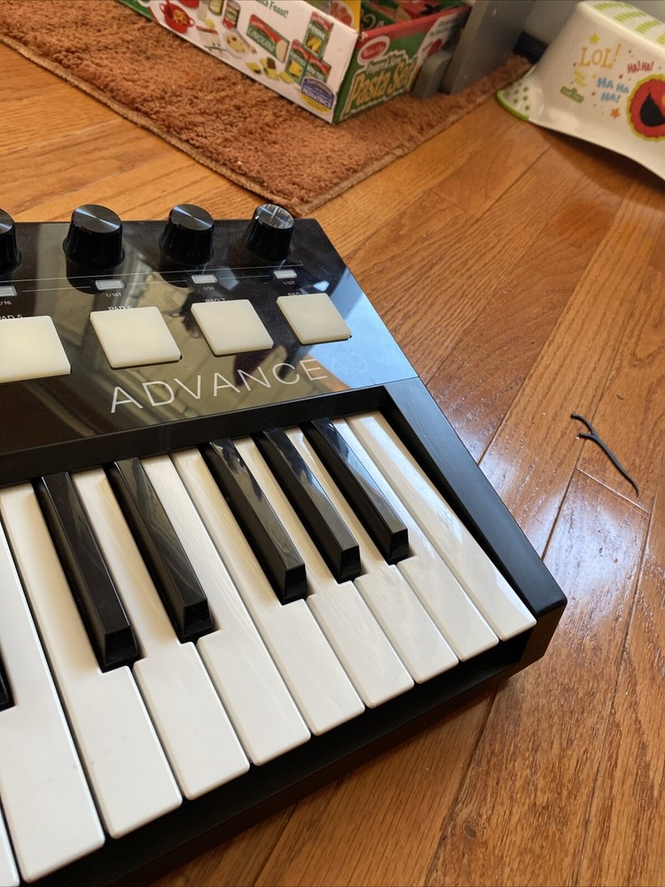 AKAI Advance 49 USB Keyboard Controller