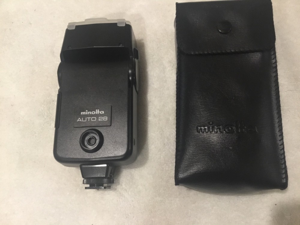 Minolta Auto 28 Flash w/case ( Tested )
