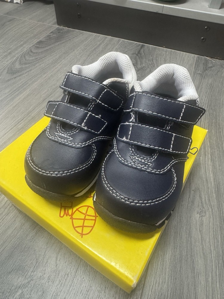 Kids Smartfit Size 7.5 Shoes