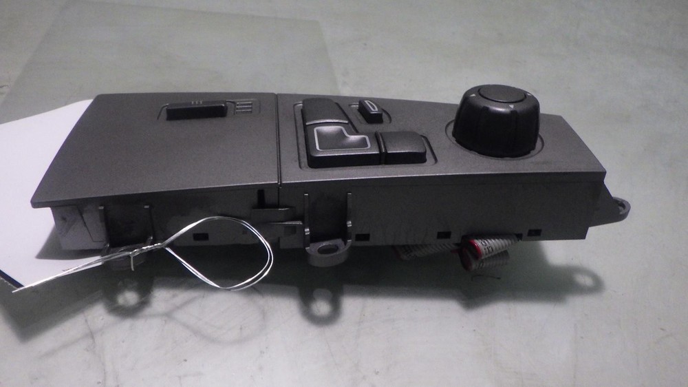 02 BMW 745i PASSENGER SIDE SEAT CONTROLS