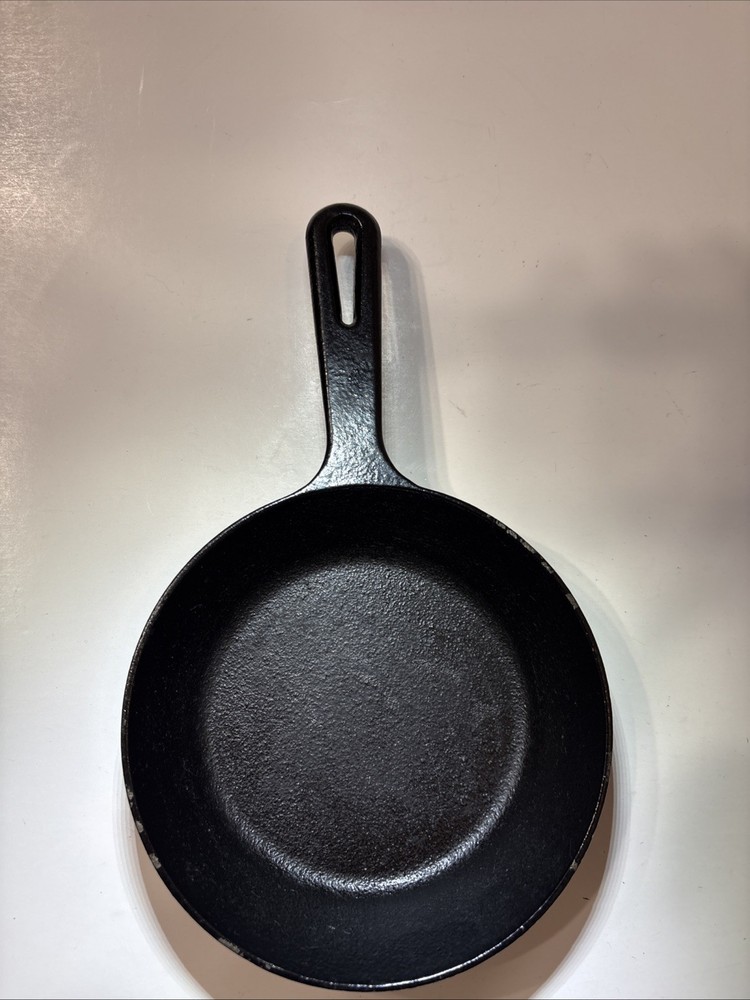 Artisanal Kitchen Supply castIron Skillet Pan - 9” Small Pan