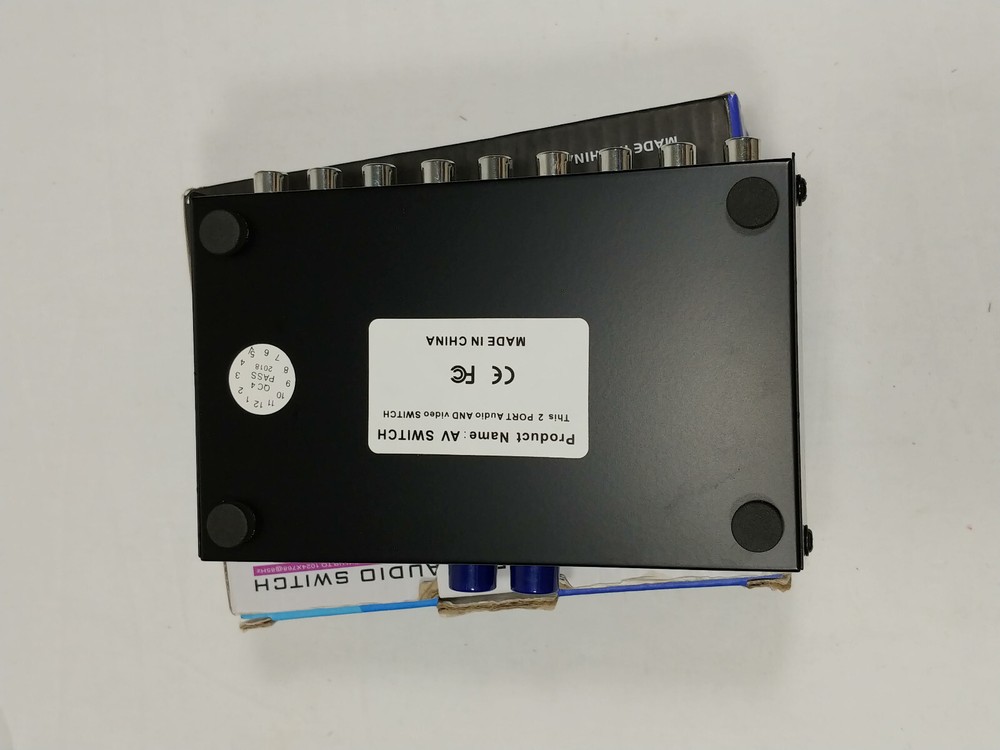 Duttek 2/ 4 Port Video Audio Switch