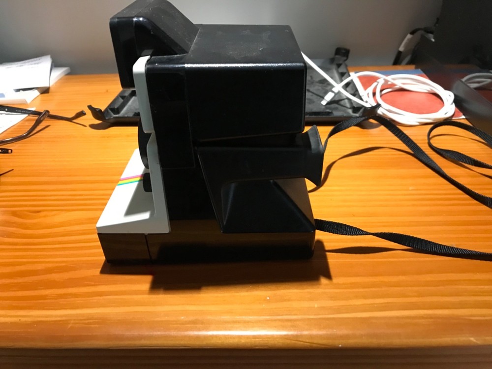 polaroid one step instant camera with Q-light flash