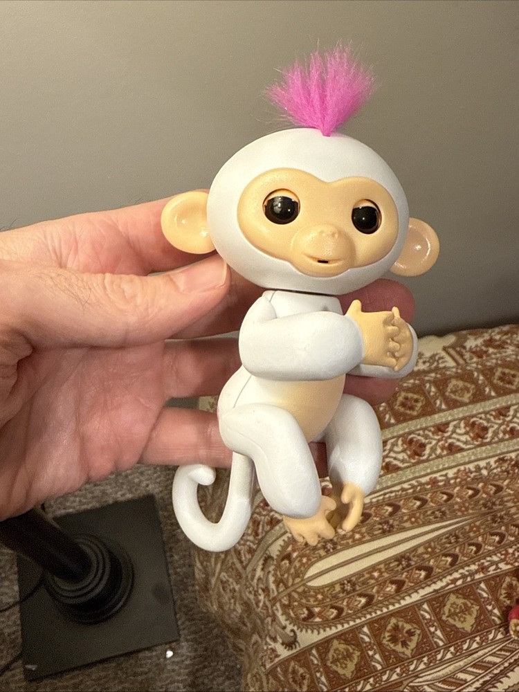 Lot of 7 Electronic Interactive Fingerlings Monkey Unicorn Work 5"