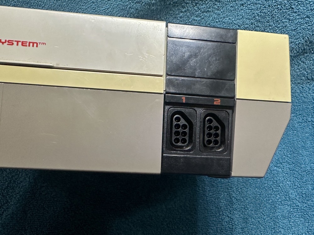 Nintendo NES System Mario Games 2 Controllers Zapper Cords Tested