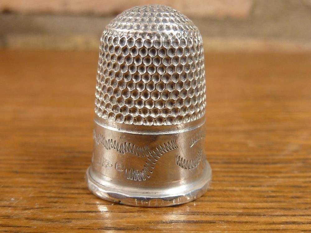 A nice Antique John Thompson Thimble Hallmarked silver  Chester 1902