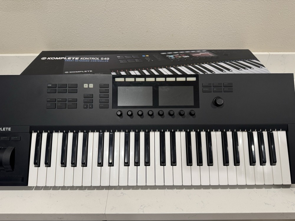 Native Instruments Komplete Kontrol S49 49-Key Keyboard Controller