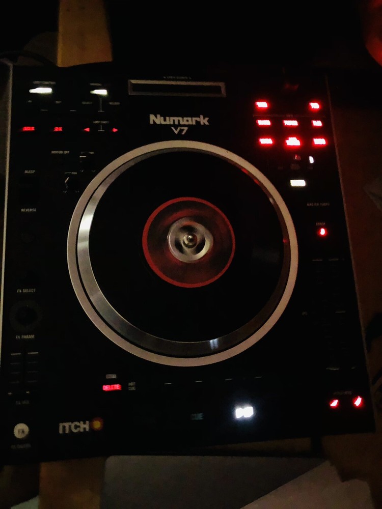 Numark V7 Digital DJ Software Controller