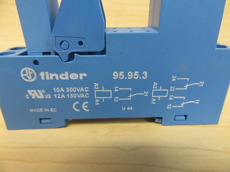 Finder 95.95.3 Relay Socket