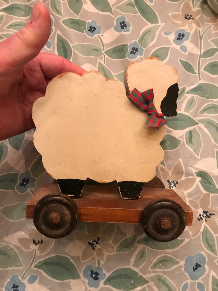 DECORATIVE LAMB PULL TOY