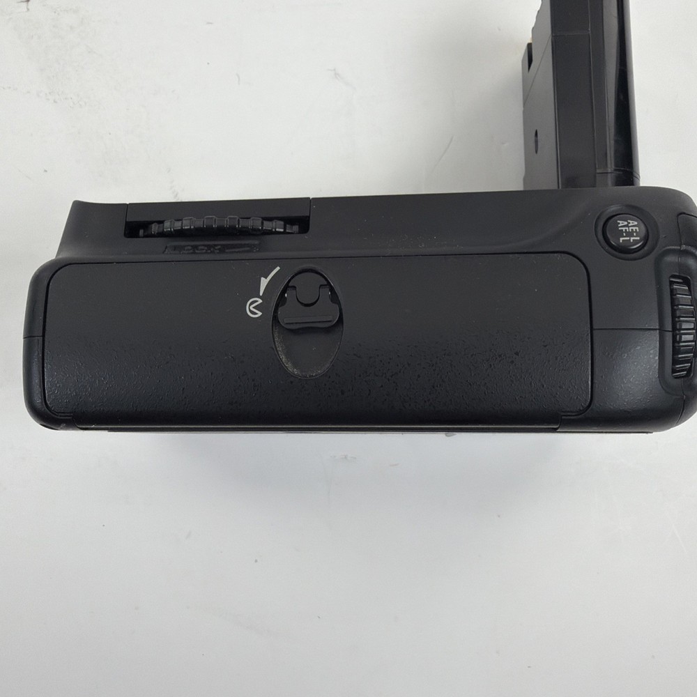 Nikon MB-D80 Multi Power Battery Pack Grip for D80, D90