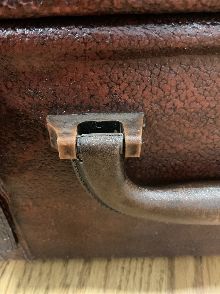 Nesting Trunks Faux Leather Steamer Suitcase 3Pc Set Replica Brass Edges Display