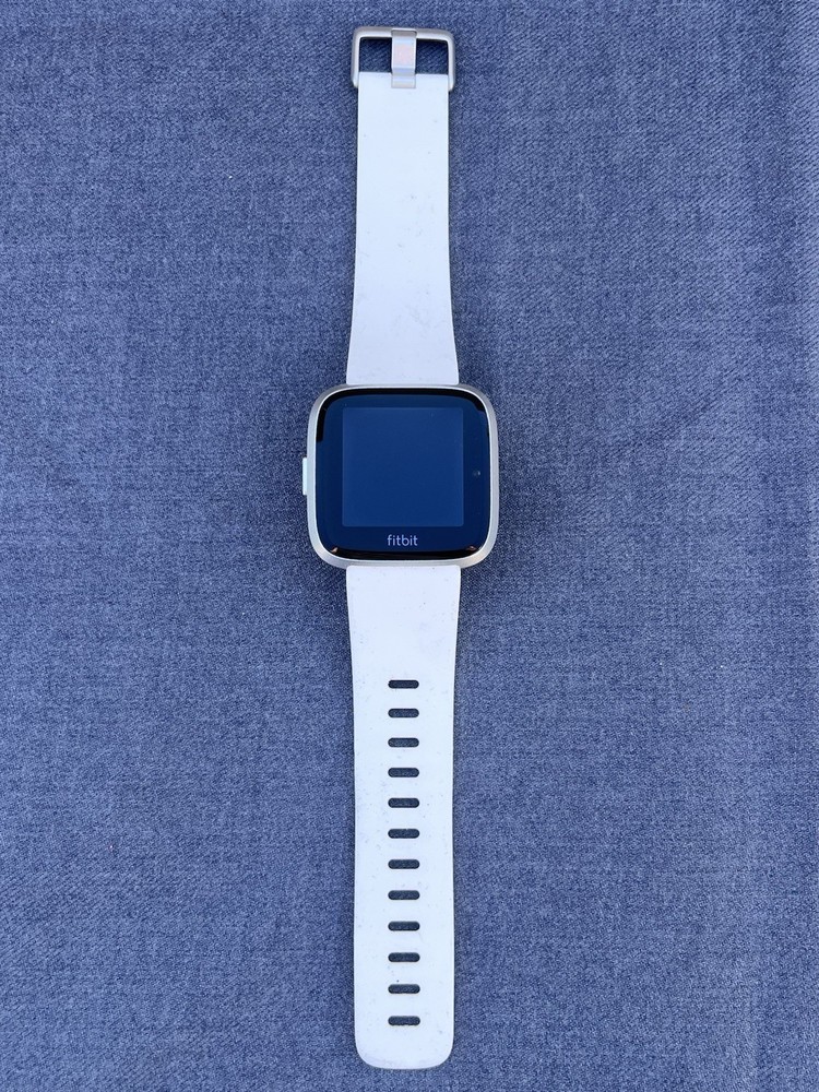 Fitbit Versa Lite FB415 SD Fitness Smartwatch Activity Tracker Silver UNTESTED