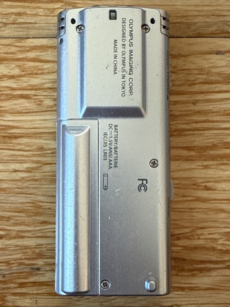 OLYMPUS WS-600S Silver 2GB Handheld USB Flash Memory Digital Voice Recorder