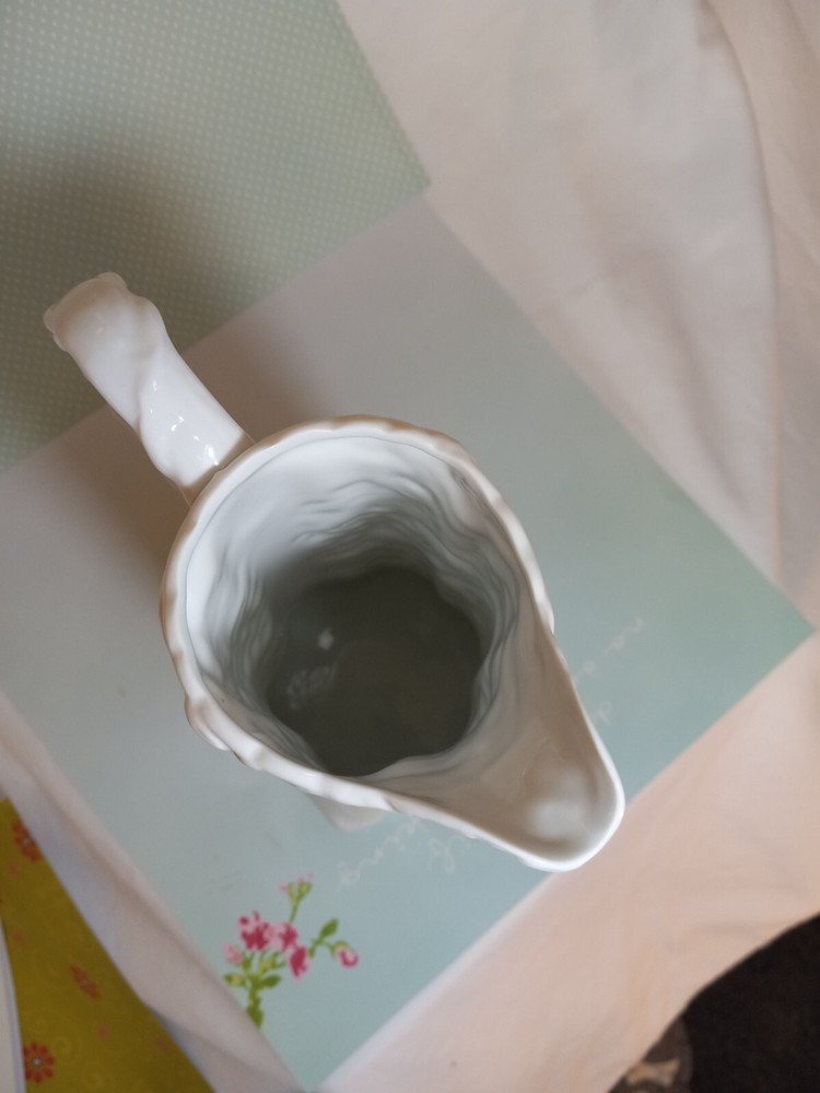Home Essentials Basic Porcelana Pitcher White Hanging Grapes Leafs Flowers