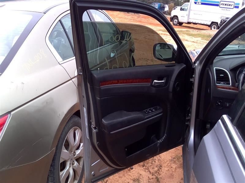 300 2014 High Mounted Stop Light 1037427861