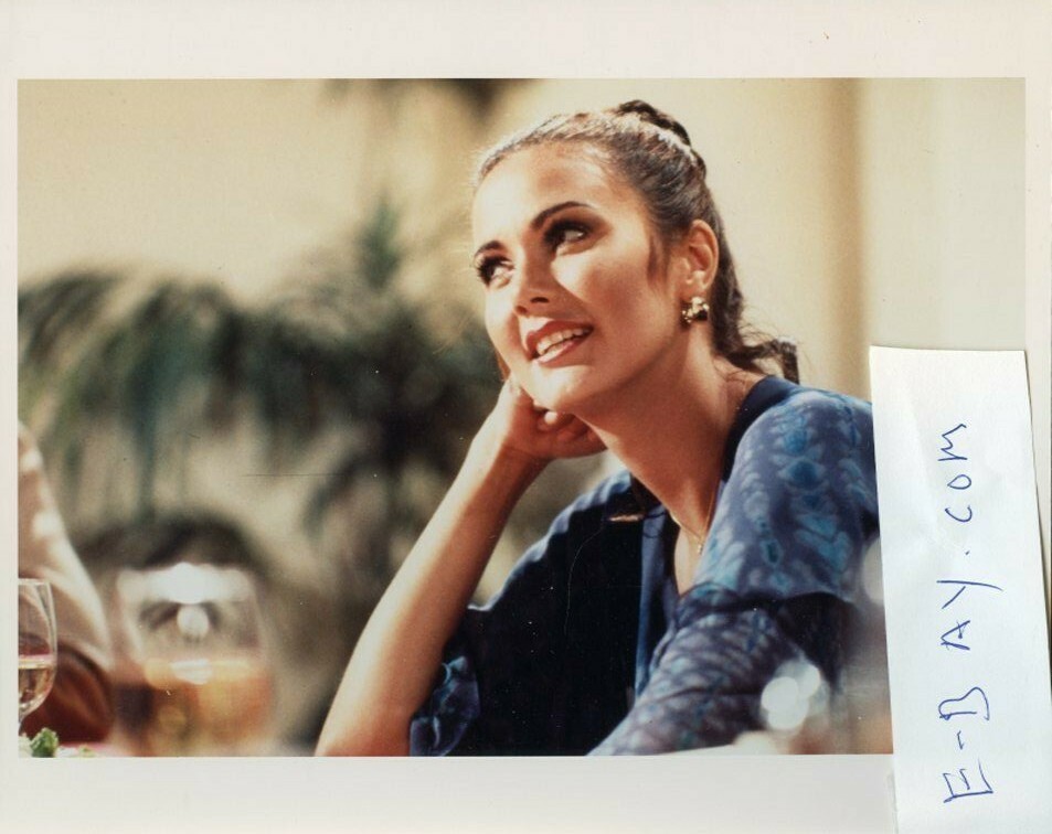LYNDA CARTER  8X10 PHOTO B7790
