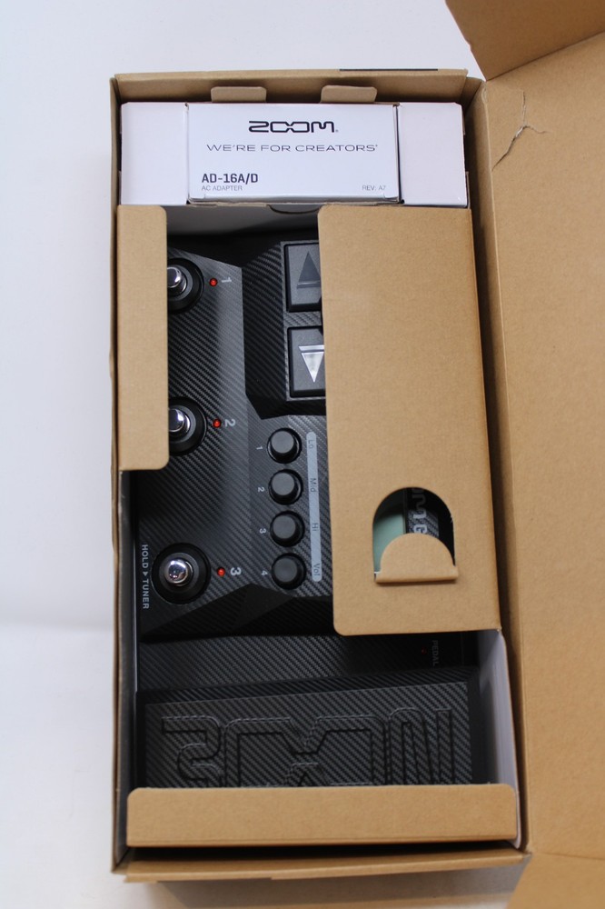 Zoom G2X Four Guitar MultiEffects Processor with Expression Pedal + Box