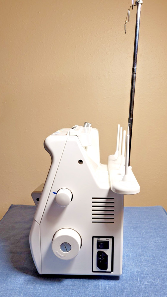 White Speedylock Differential Model 1800 Serger Sewing Machine -TESTED & WORKING