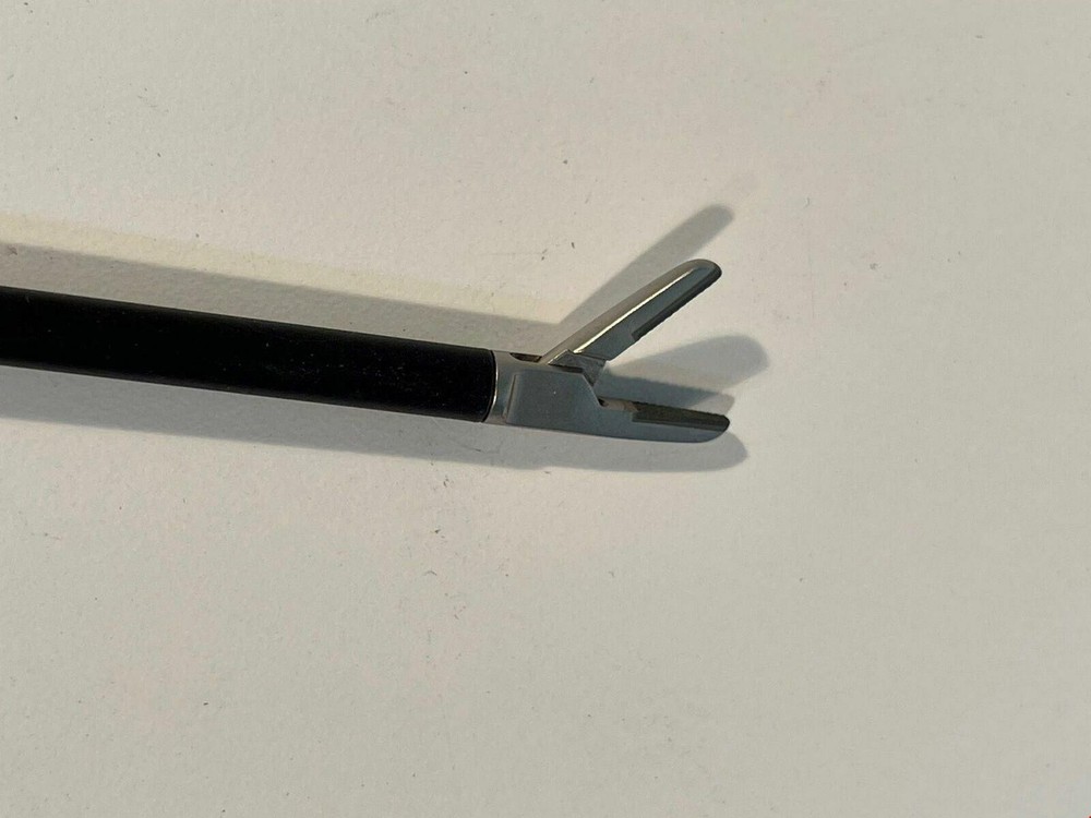 ONE (1) Aesculap Surgical Laparoscopic Grasping Forceps w/ Ratcheting Handle