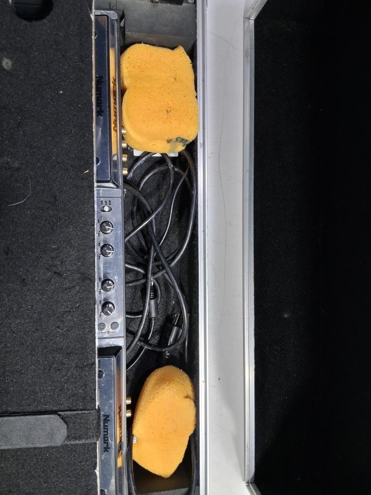 NUMARK ELECTRONICS NV2 W/CASE (P11030844)