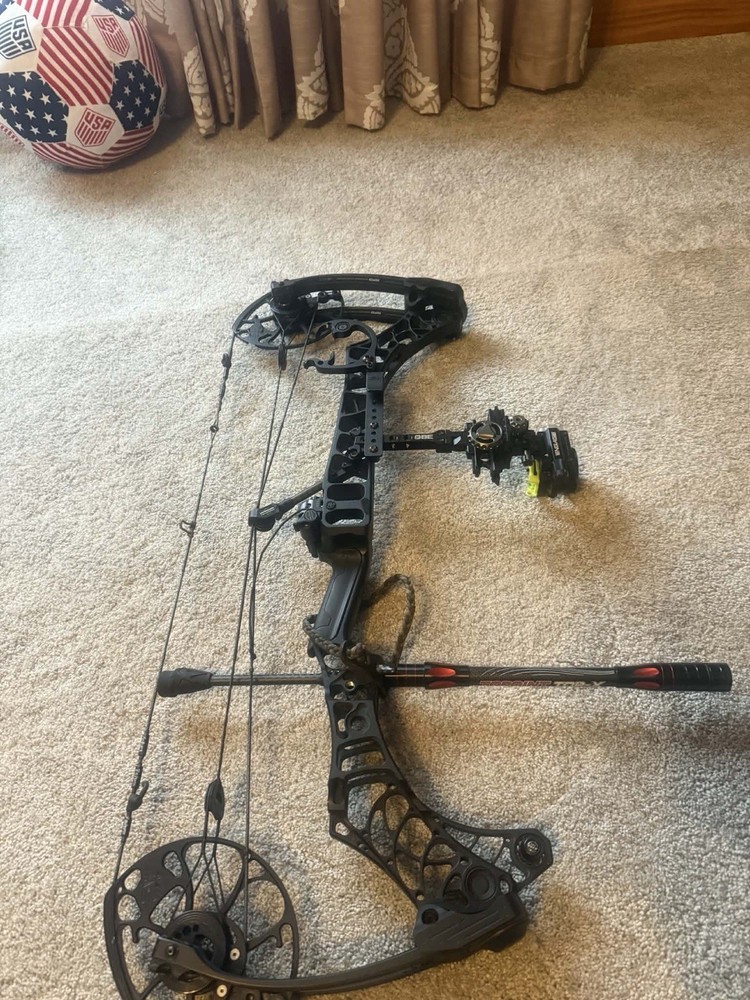 Mathews Phase 4 Compound Bow Black Right Hand