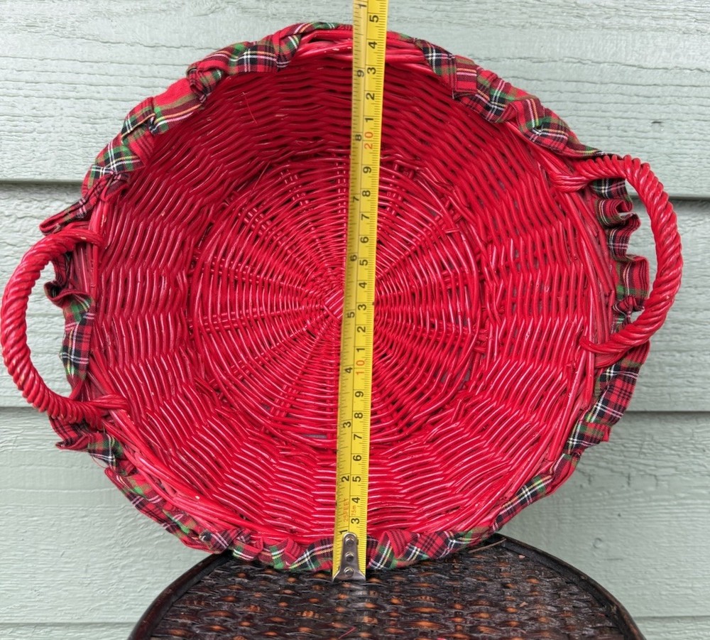 Round Christmas Basket, Red Plaid