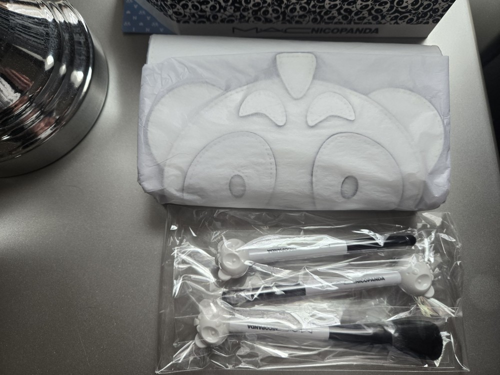 MAC NICO PANDA BRUSH SET