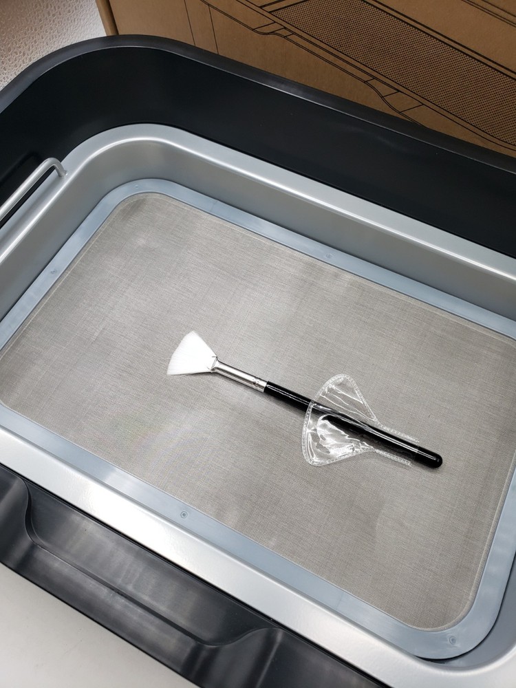 somwherr Tray with Replaceable 150 Micron Fine Mesh Screen and Static Brush