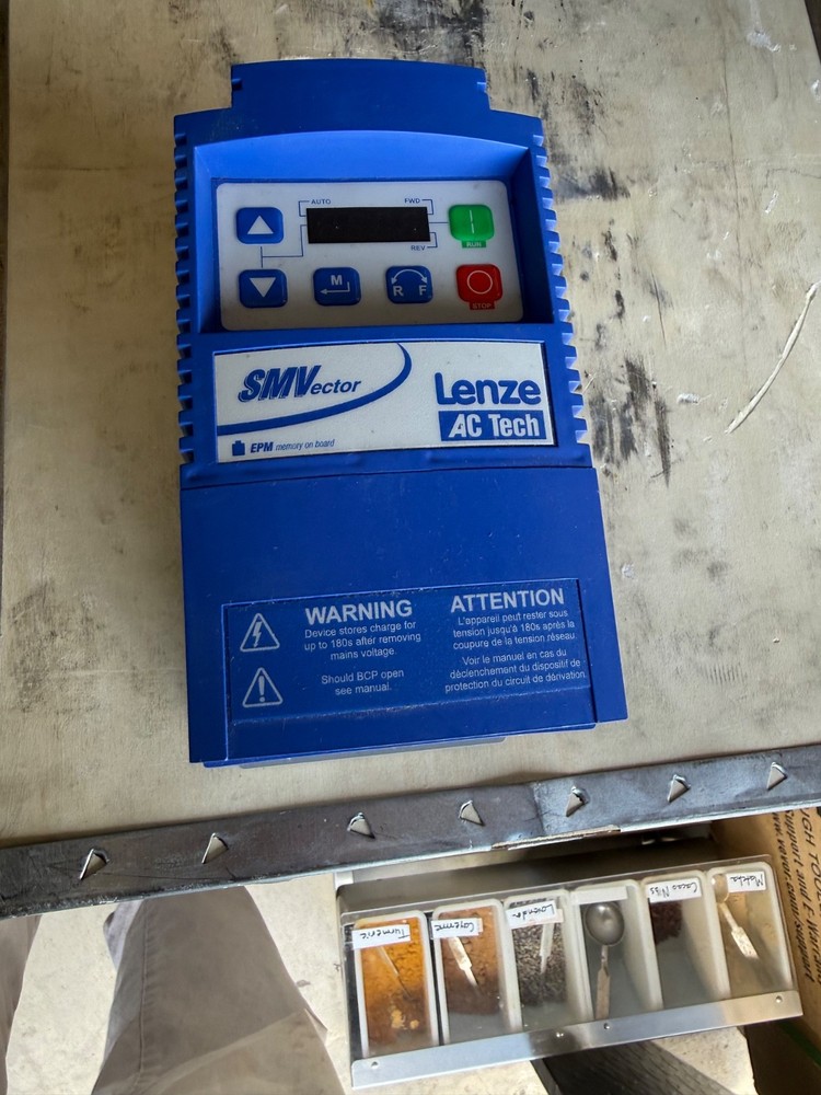 LENZE AC TECH ESV 152N02YXB