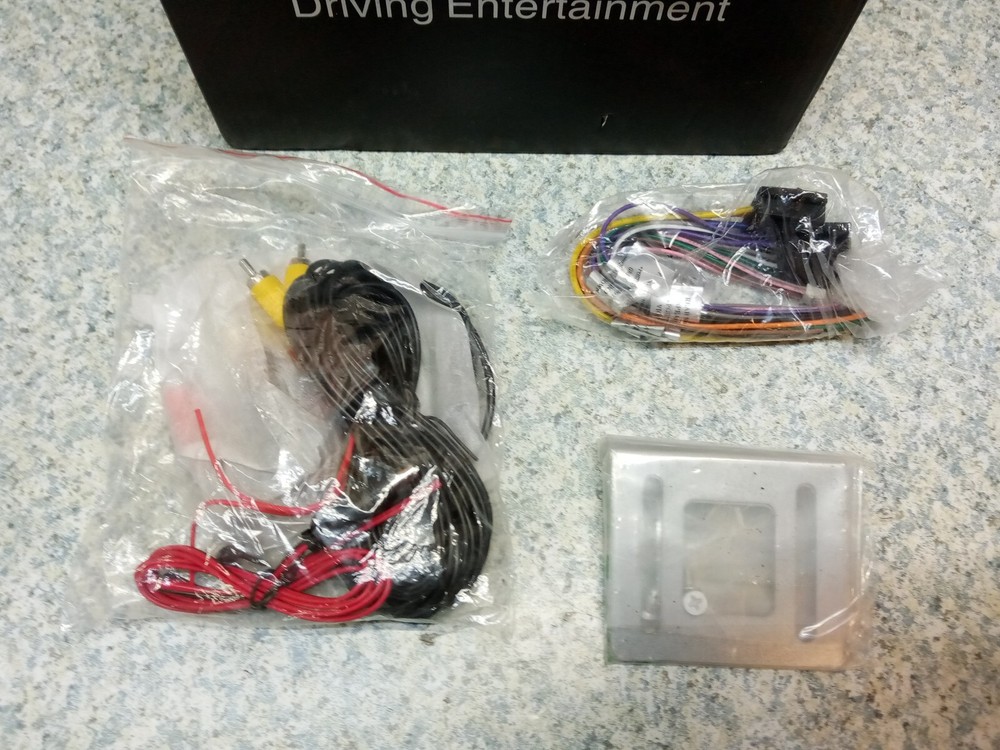 Car Stereo Driving Entertainment 7" Touchscreen BLUETOOTH ca 60bt