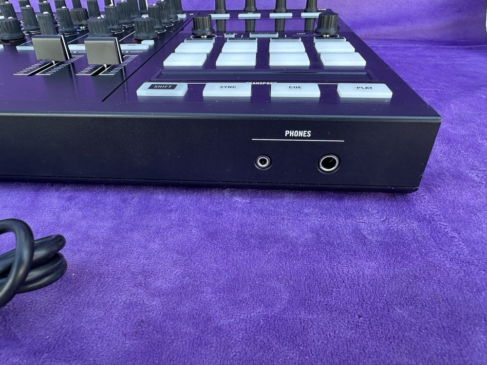 Native Instruments Traktor Kontrol S5 DJ Controller