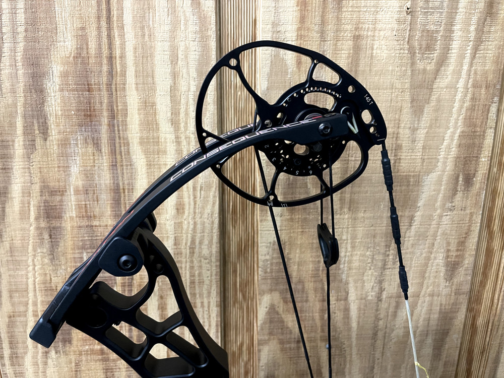 Darton Archery Consequence 2 70lb Black RH BRAND NEW
