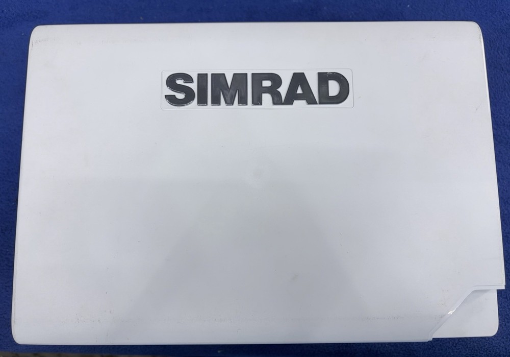 Simrad NSS 8 Sport GPS Chartplotter Sonar Multifunction Display W/ Cover