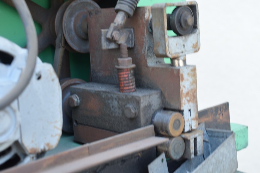 Engel Edgenotcher Model 750