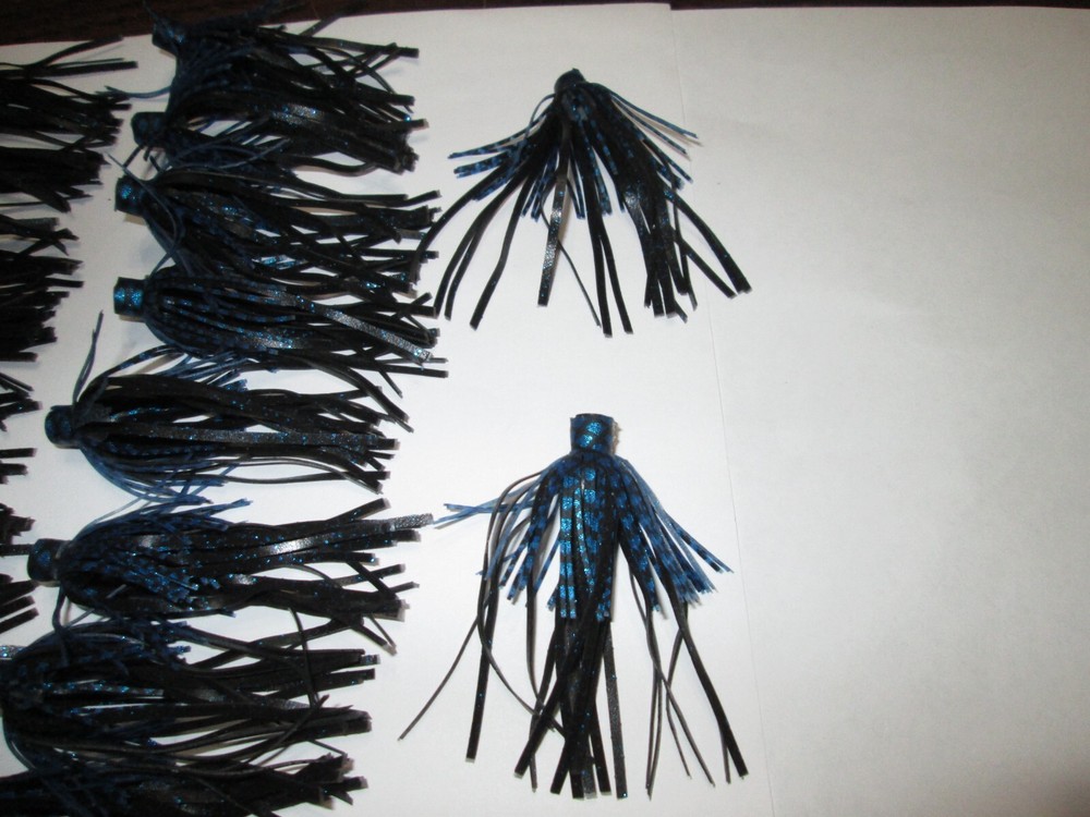 25 - QUICK CHANGE SILICONE RUBBER SKIRTS - 2 1/2" LONG - BLACK AND BLUE