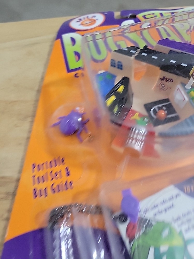 Wild Planet City Bugscape Bug Hangout Portable Tool Set & Bug Guide 1995